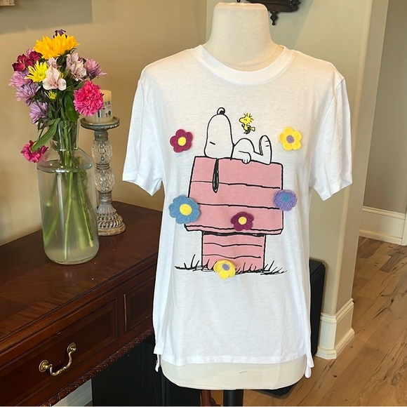 White Snoopy Graphic T-Shirt - Picture 1 of 10
